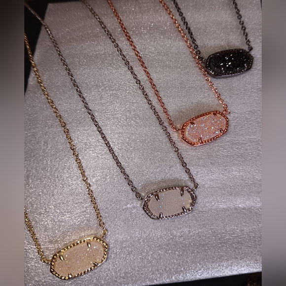 NEW Elisa Iridescent Drusy Silver Pendant Necklace🤍 - Picture 8 of 15